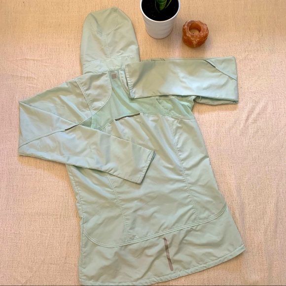 MEC Windbreaker - Picture 2 of 10